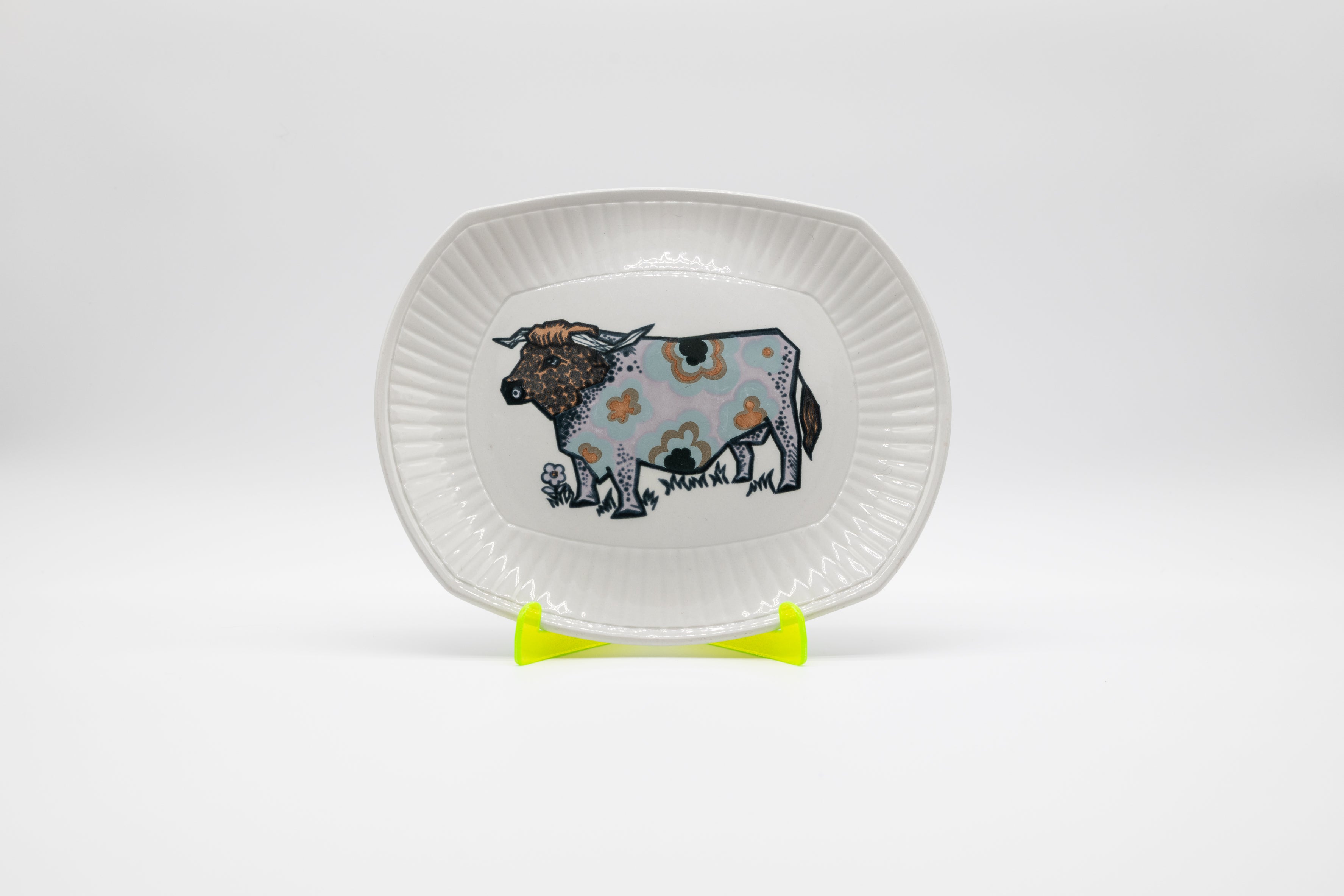 Vintage English Ironstone Pottery Beefeater Cow Plates | Set of 4