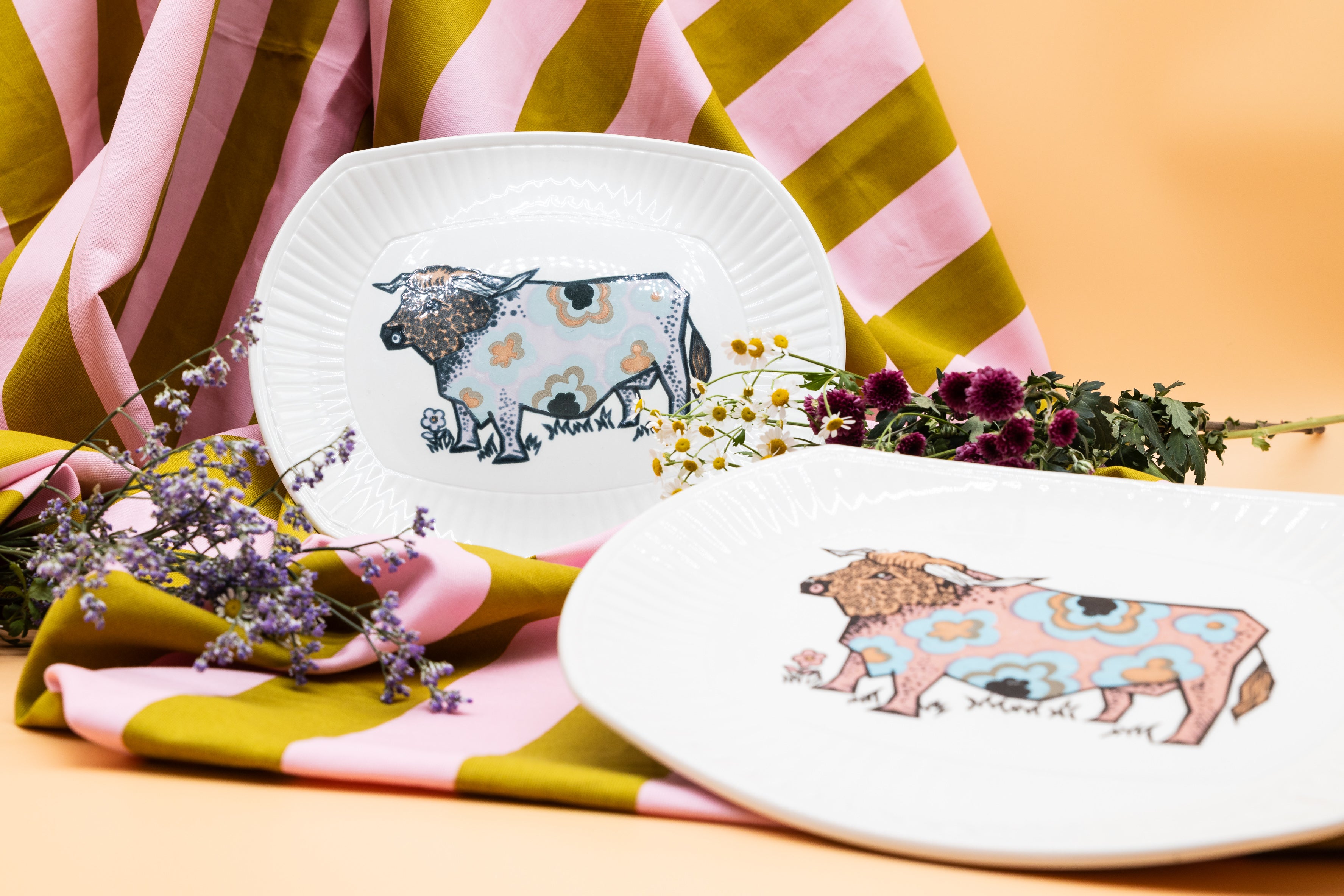 Vintage English Ironstone Pottery Beefeater Cow Plates | Set of 4